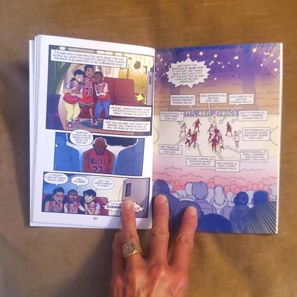 Who Is the Man in the Air? MICHAEL JORDAN Graphic Novel - Picture 3 of 6